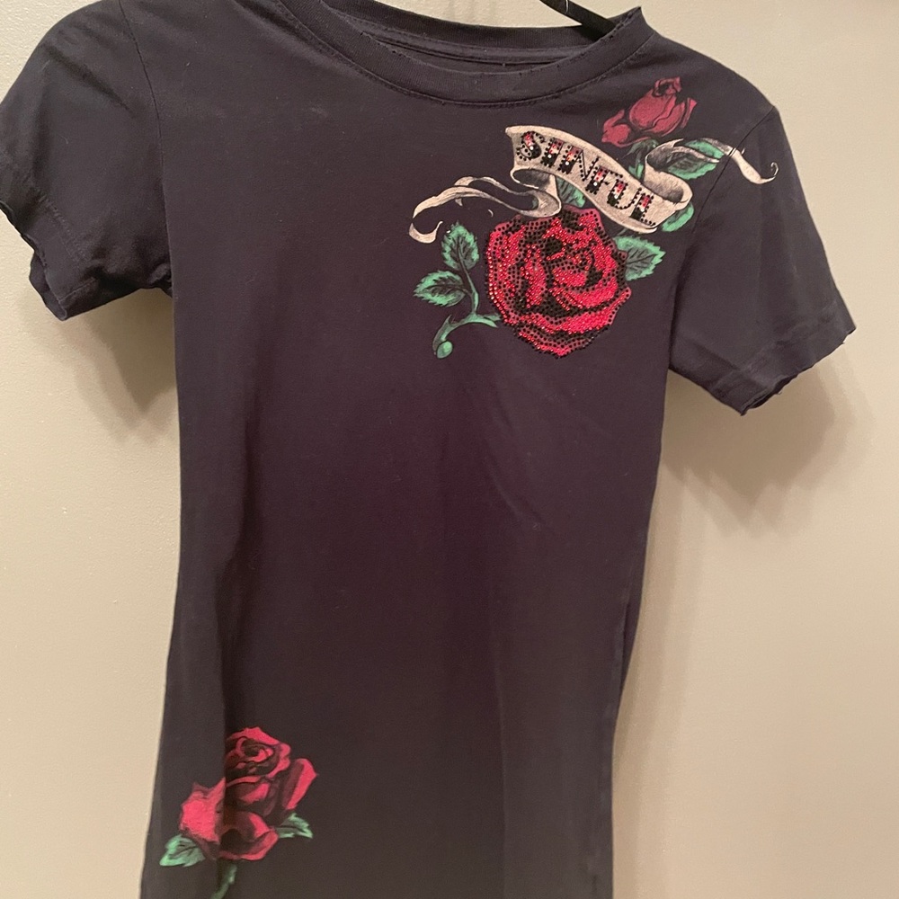 Woman’s small tee